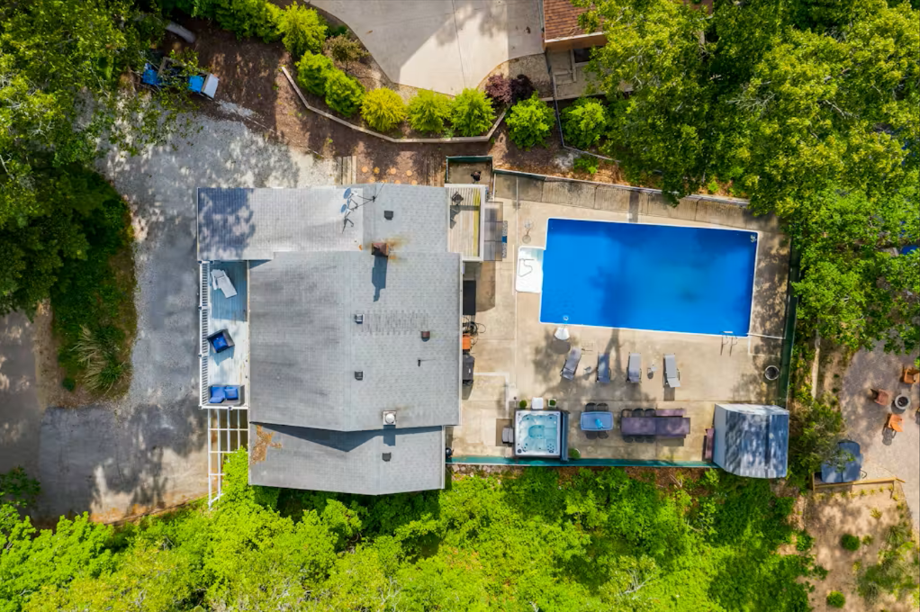 An aerial view of Barefoot Cottage.