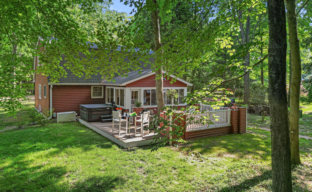 Dine, dip, and relax beneath the treetops.