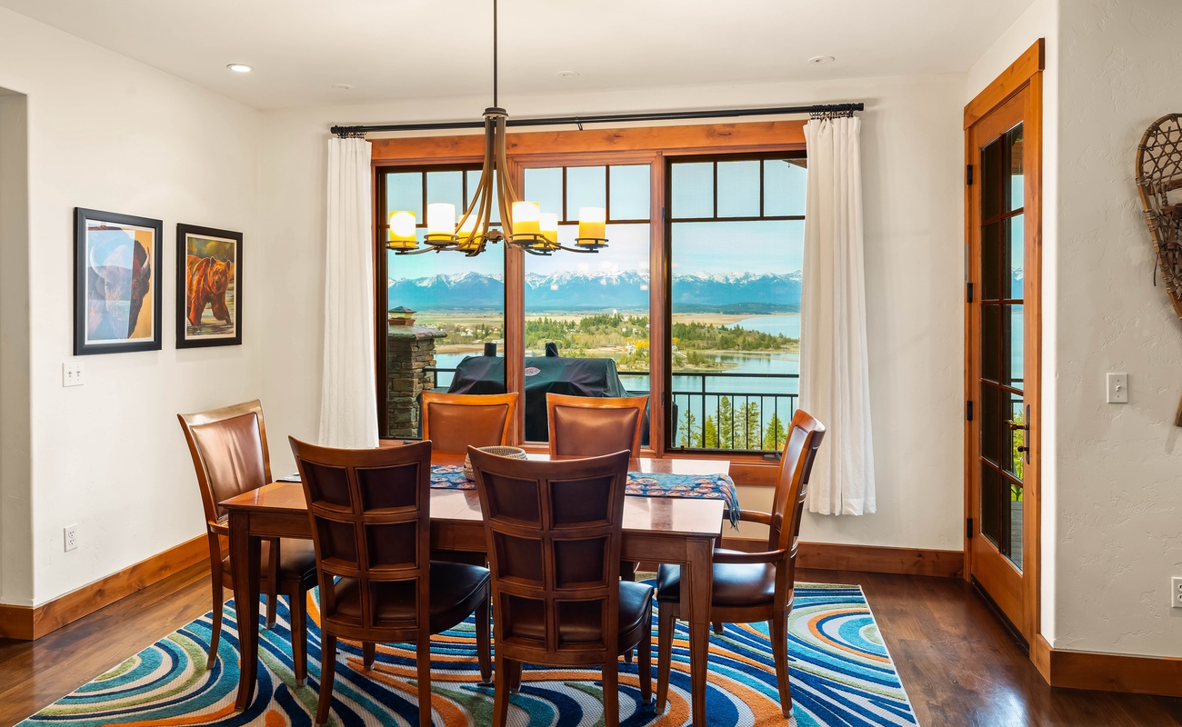 When the guest of honor at your meal is nature itself – pull up a chair, the view's unbeatable!