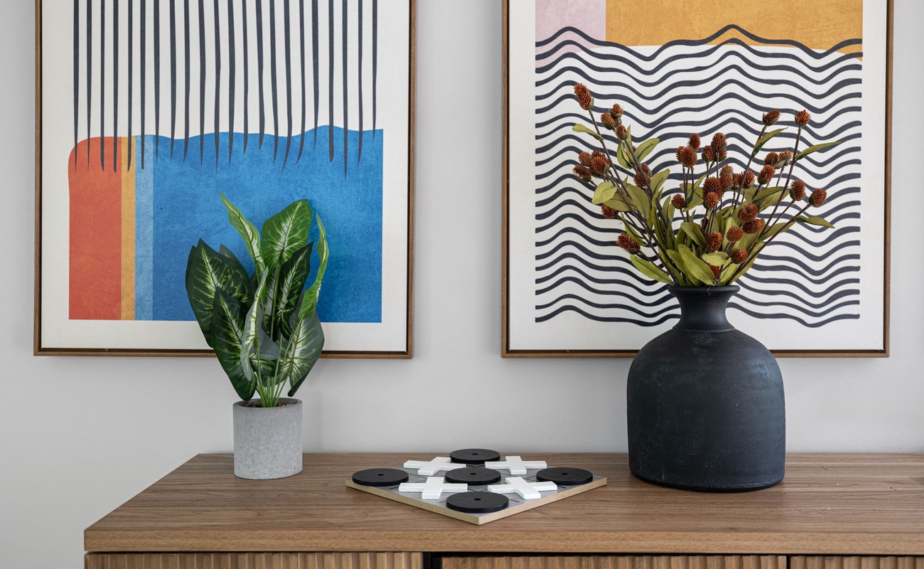 Minimalist chic with a splash of color and life!