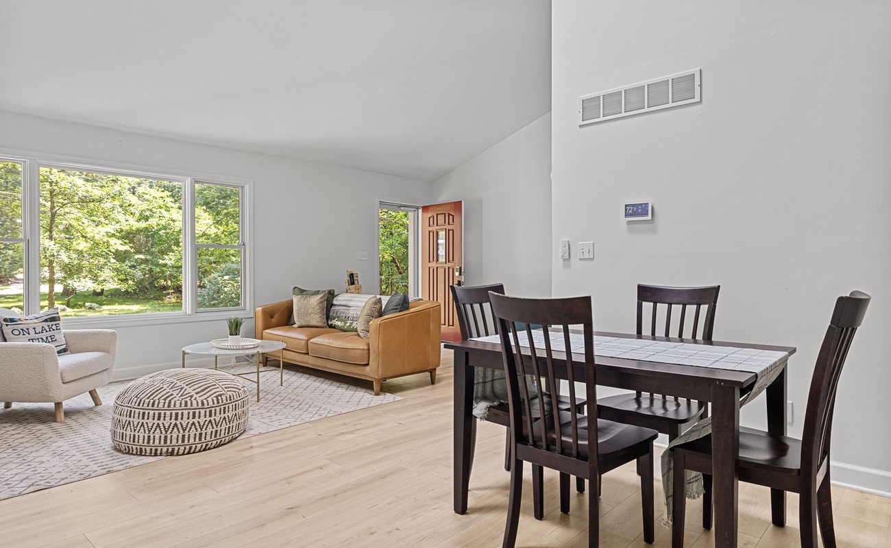 Time for sharing a meal, snack or a drink with your guests? Yep. Gotcha covered.