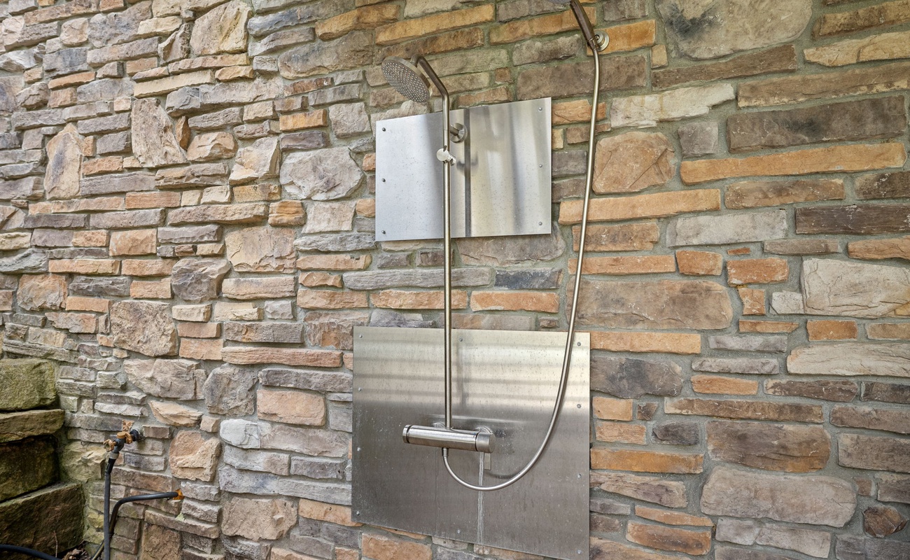 Post-pool rinse or a nature spa moment? Why not both?