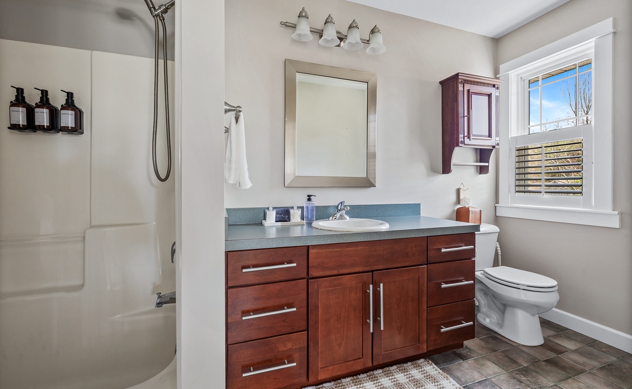 Fresh bath with plush towels and a hot shower ready to revive!