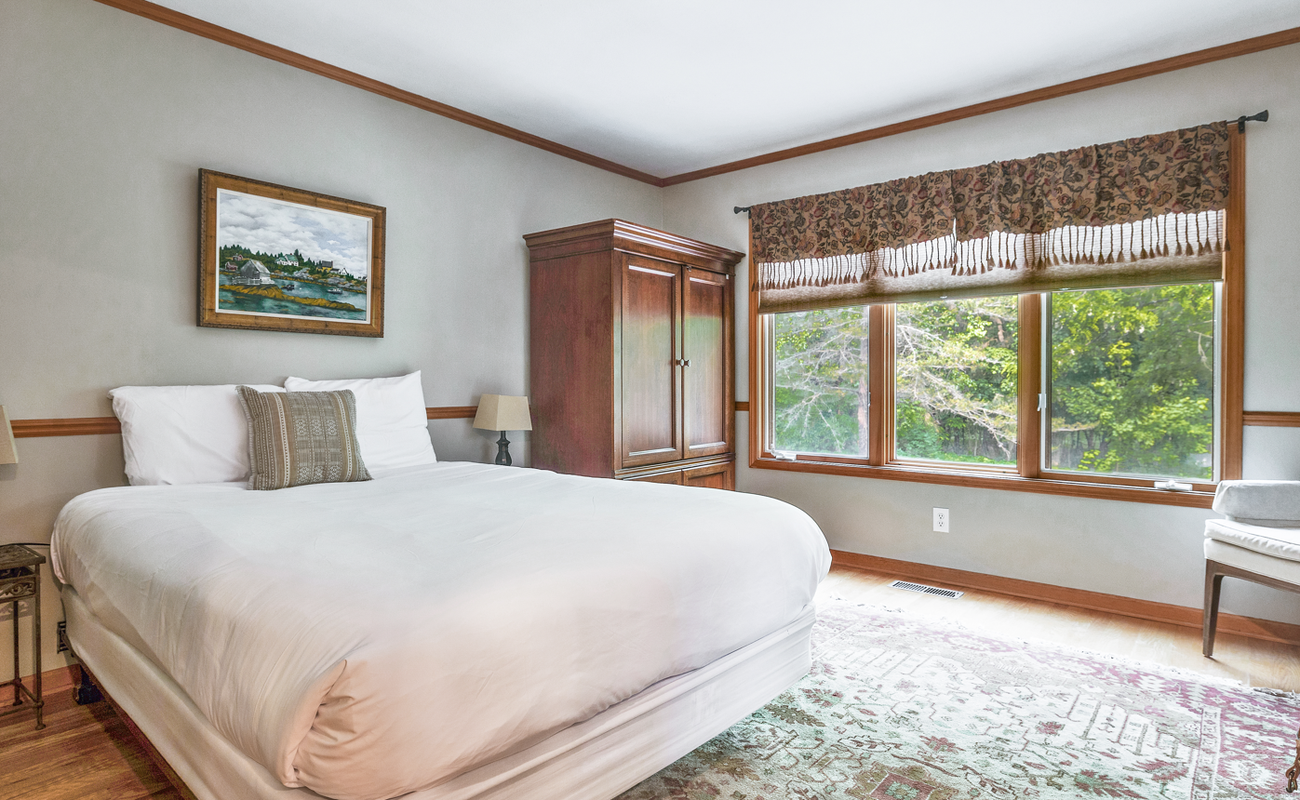 Bedroom 4 is on the main level & has queen-size bed.