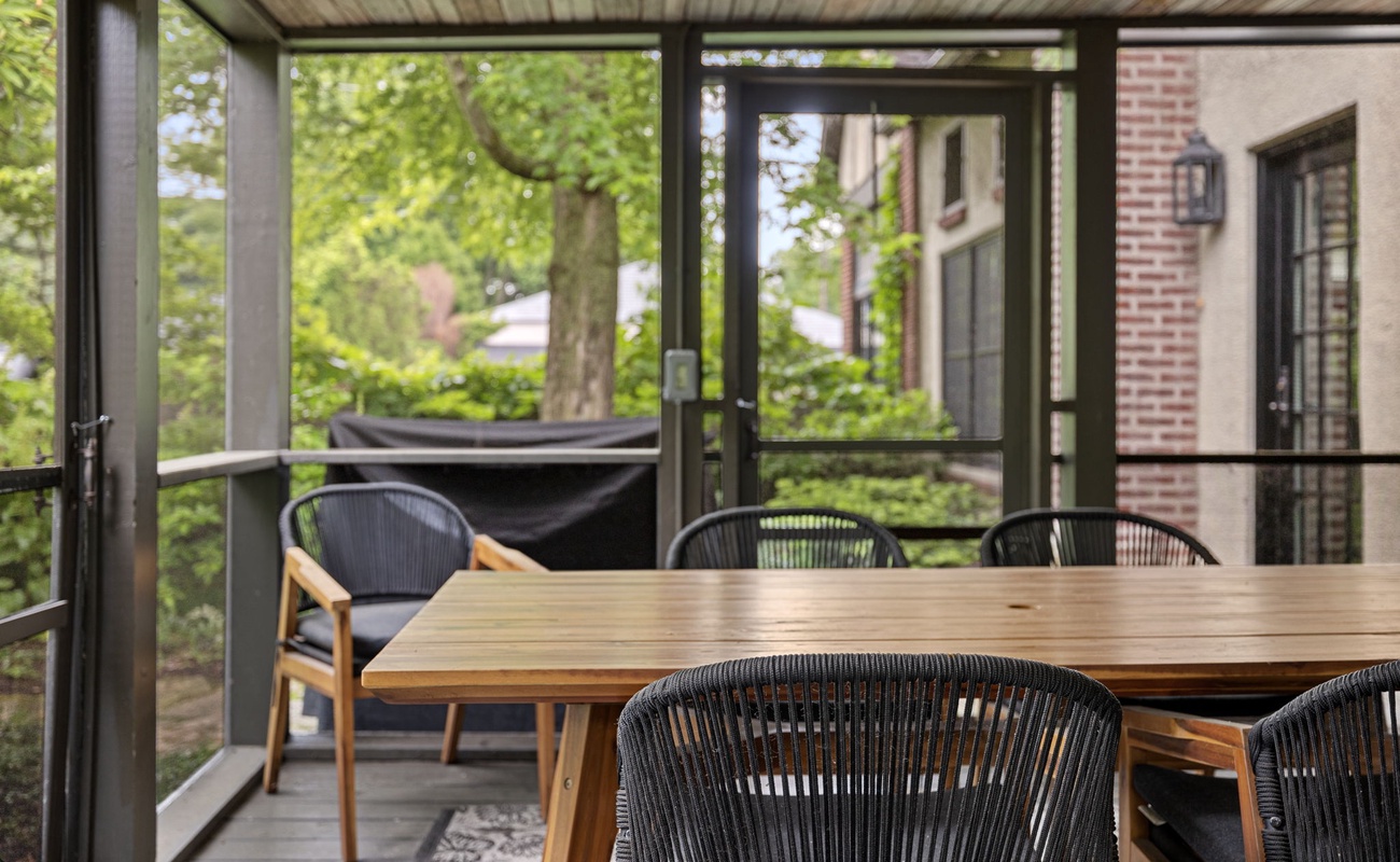 There are several outdoor social spots to enjoy.