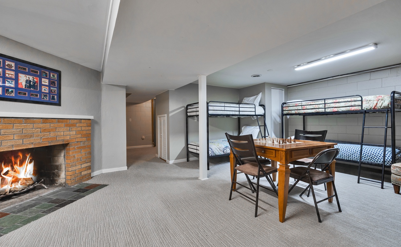 Additional sleeping is on the lower level & has 2 twin bunk beds.