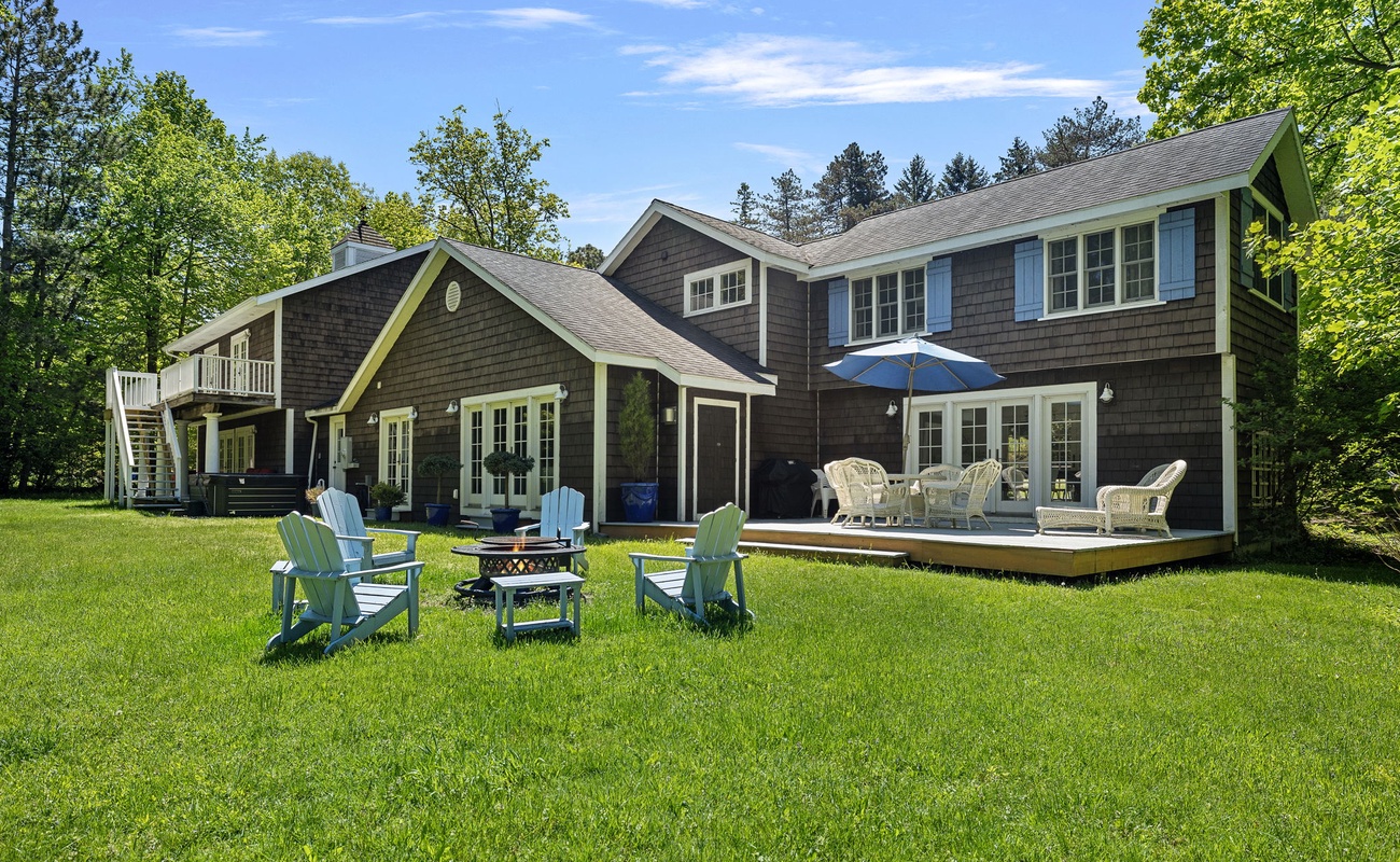 This sweet back patio set is perfect for chillin at sunset with a glass of vino.