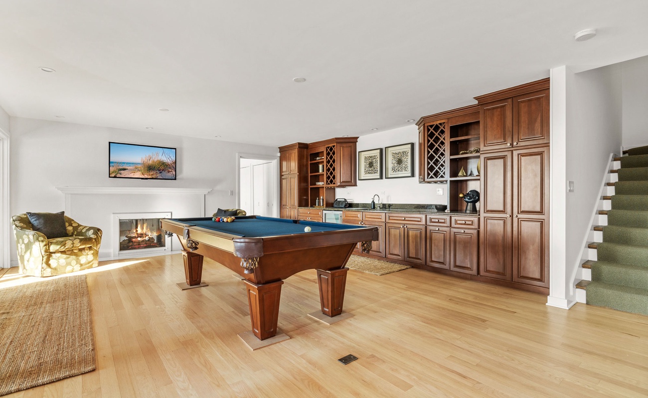 You say you'd like a top-notch Recreation Room? Alrighty, we've gotcha' covered.