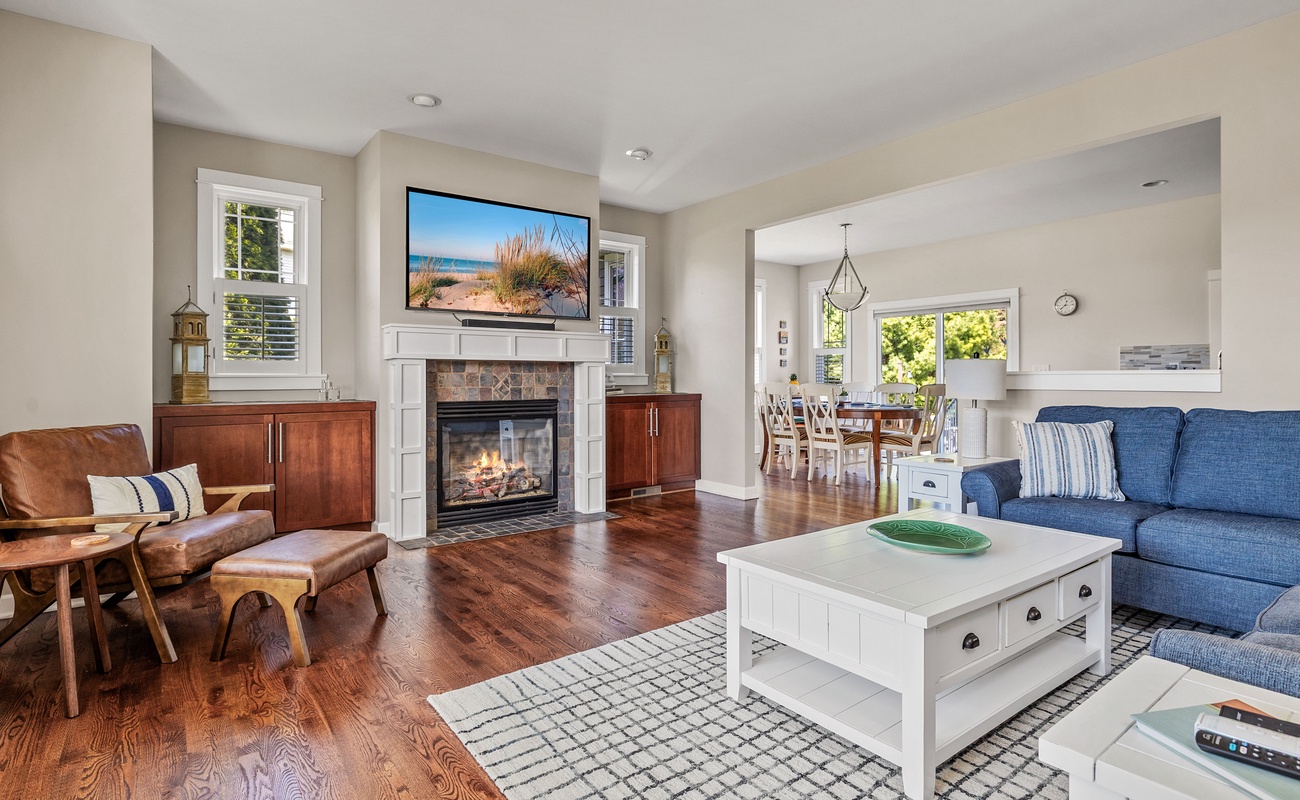 Game night, movie night, pizza night—this room’s ready for it all!