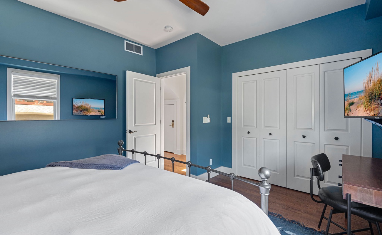 Cool color combo. Cushy bed. Flat-screen TV. Plenty of storage space. Heck yes.