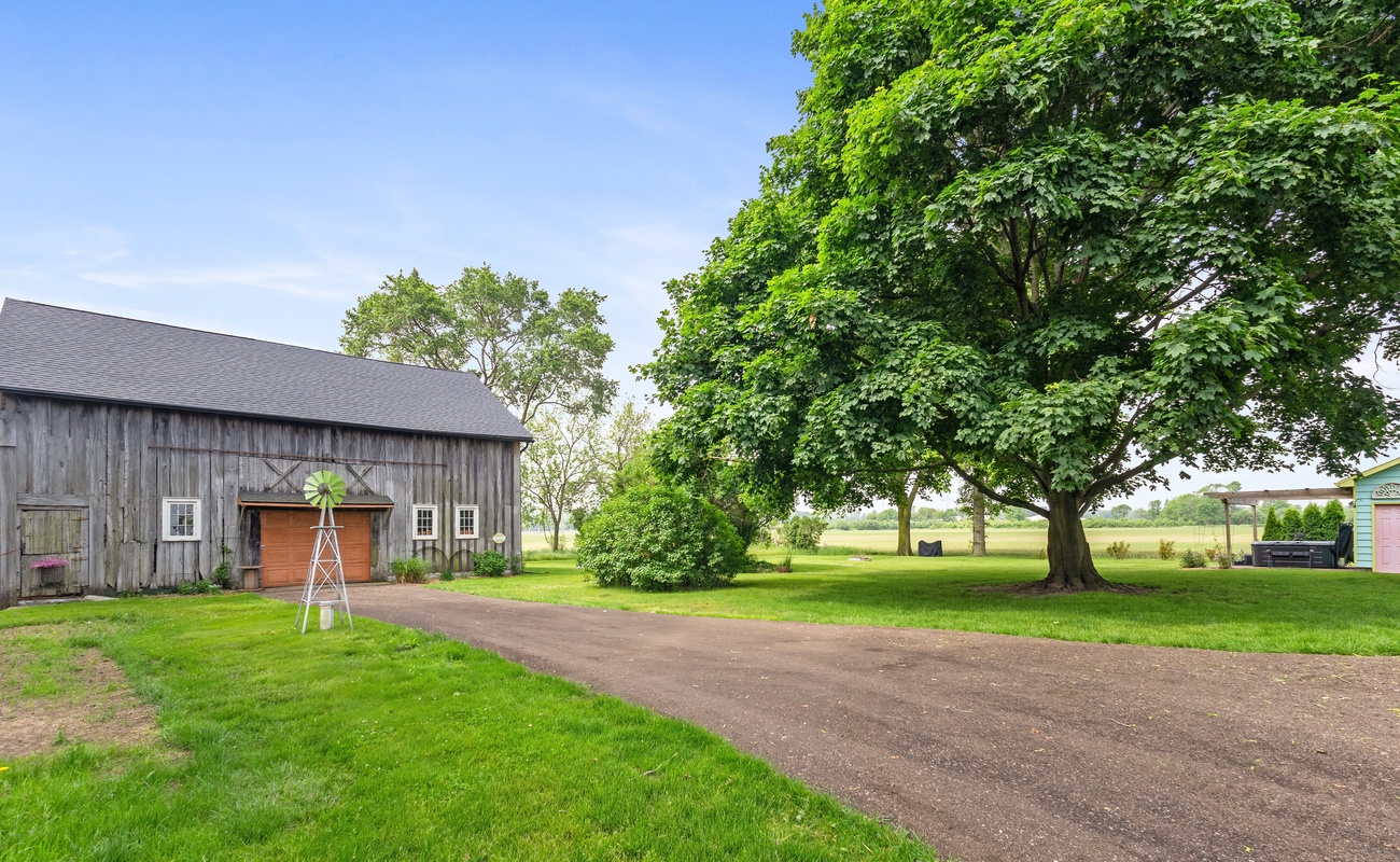 Rustic barn views and wide-open skies await.