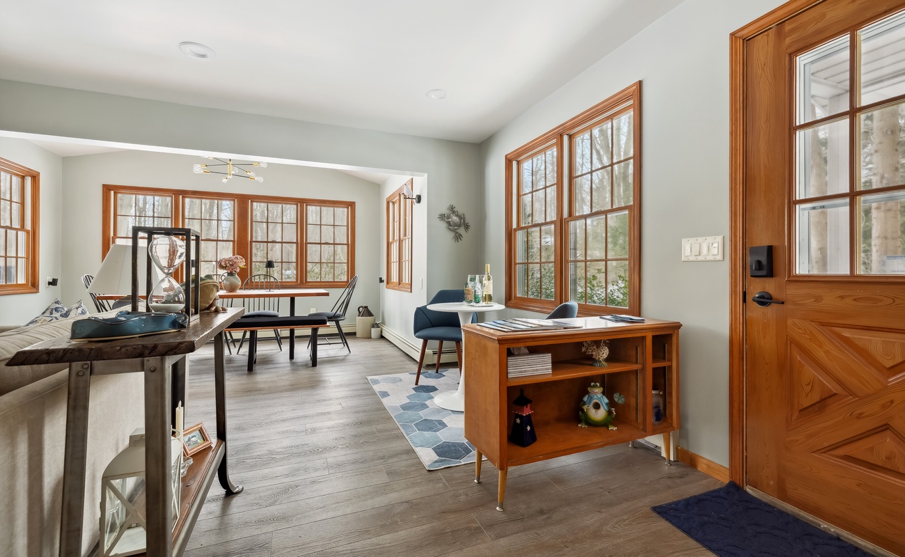 That little frog on the shelf knows all the house’s secrets—and he’s not spilling a word.