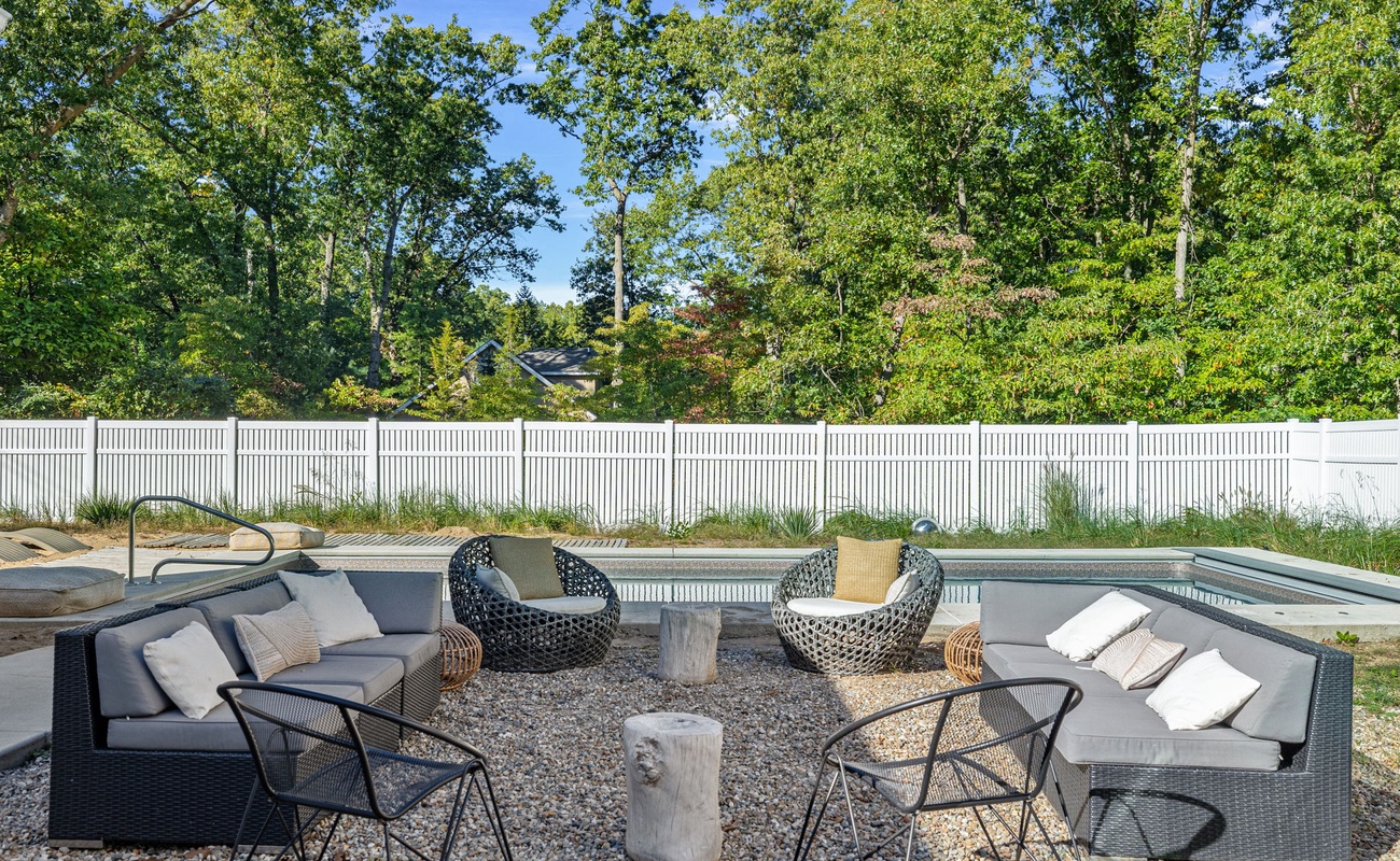 Sundays are for lounging and laughing under the trees. Who's bringing the snacks?