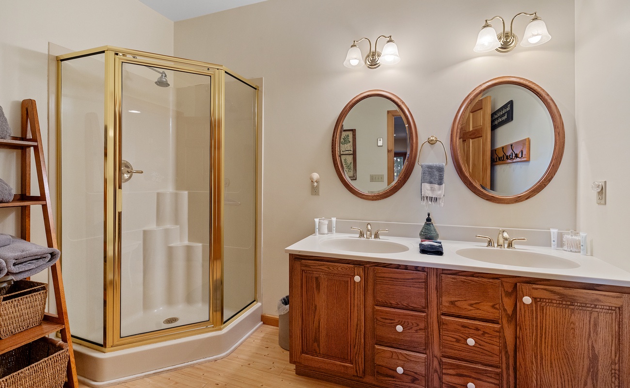 Make your group stay more convenient with this bathroom’s amenities.