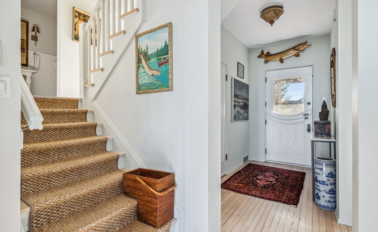 Not just a house—it’s a gallery, a cozy lodge, and a conversation starter all rolled into one.