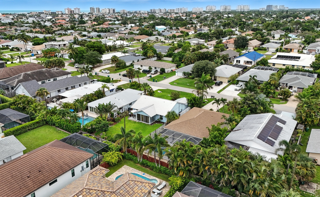 Palm-lined streets and breezy vibes in every direction.