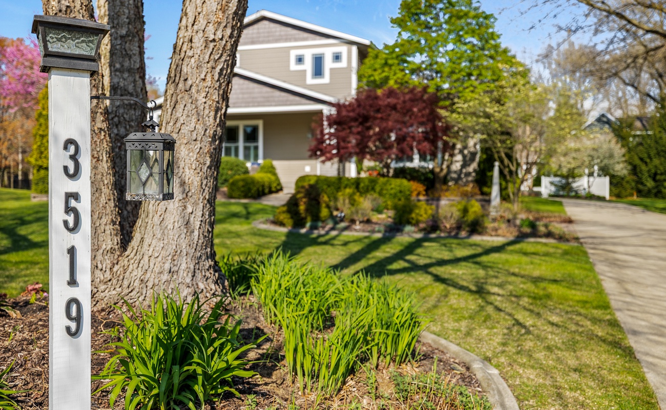 Garden paths, dappled light, and plenty of room to wander barefoot!