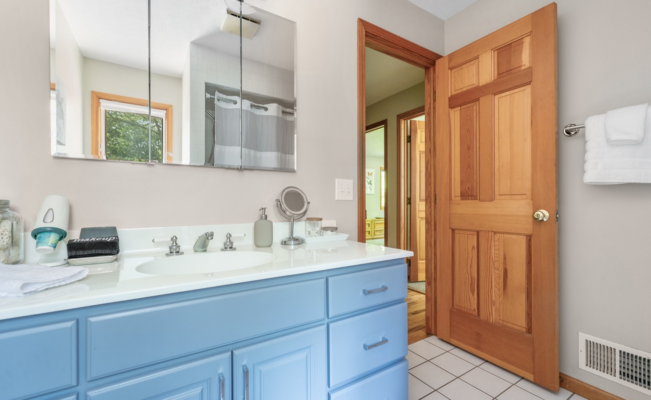 Bright, fresh, and ready for your morning glow-up.