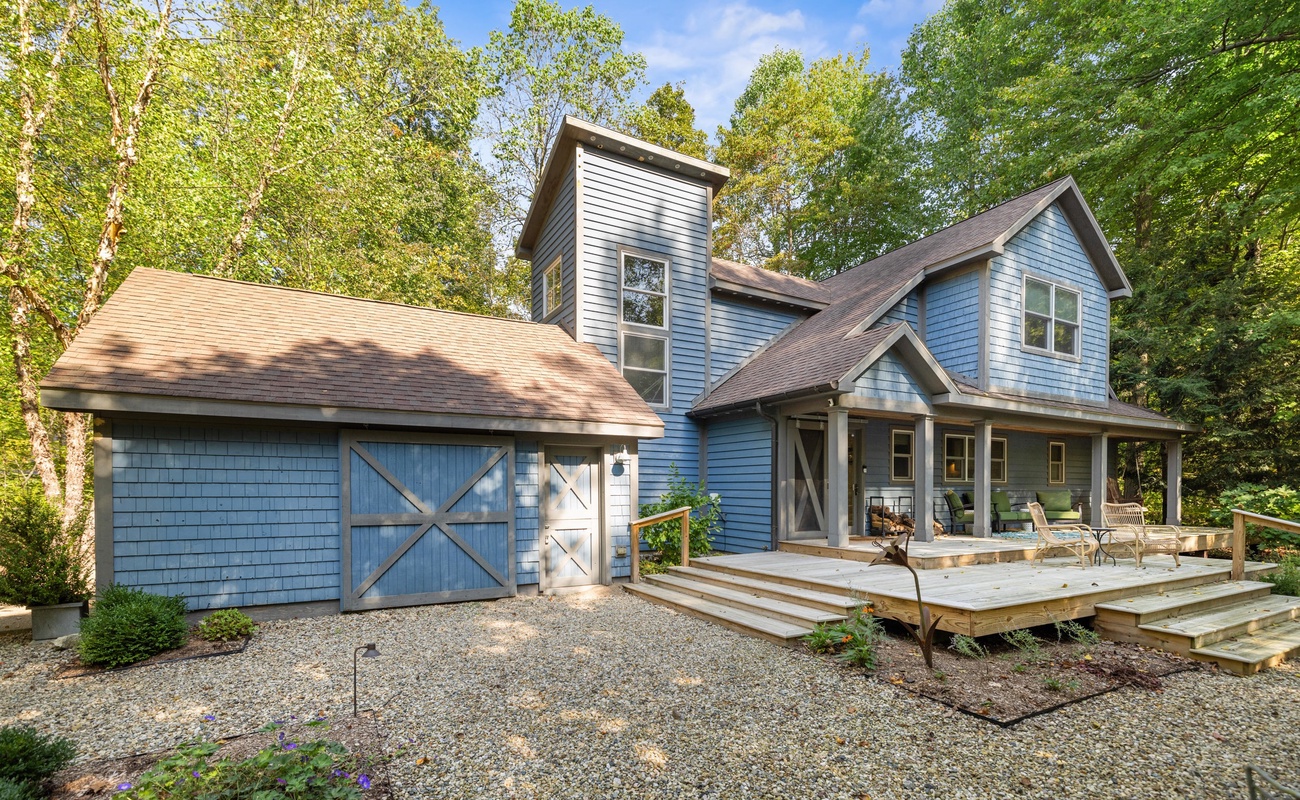 A little slice of blue heaven tucked away in nature!