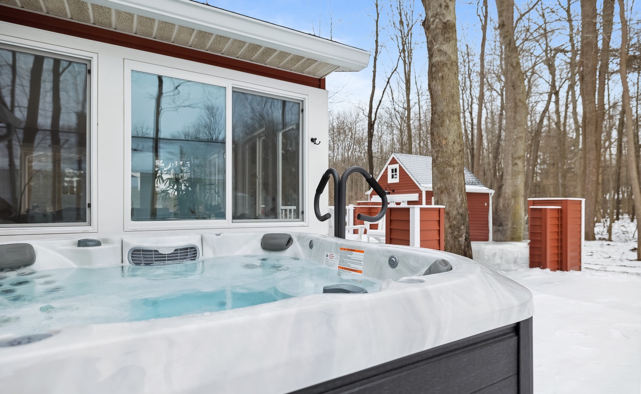 Jacuzzi season is every season when the vibes are this good.