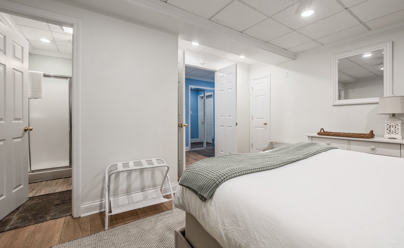 Need a little space to yourself? This guest-friendly suite delivers just that.