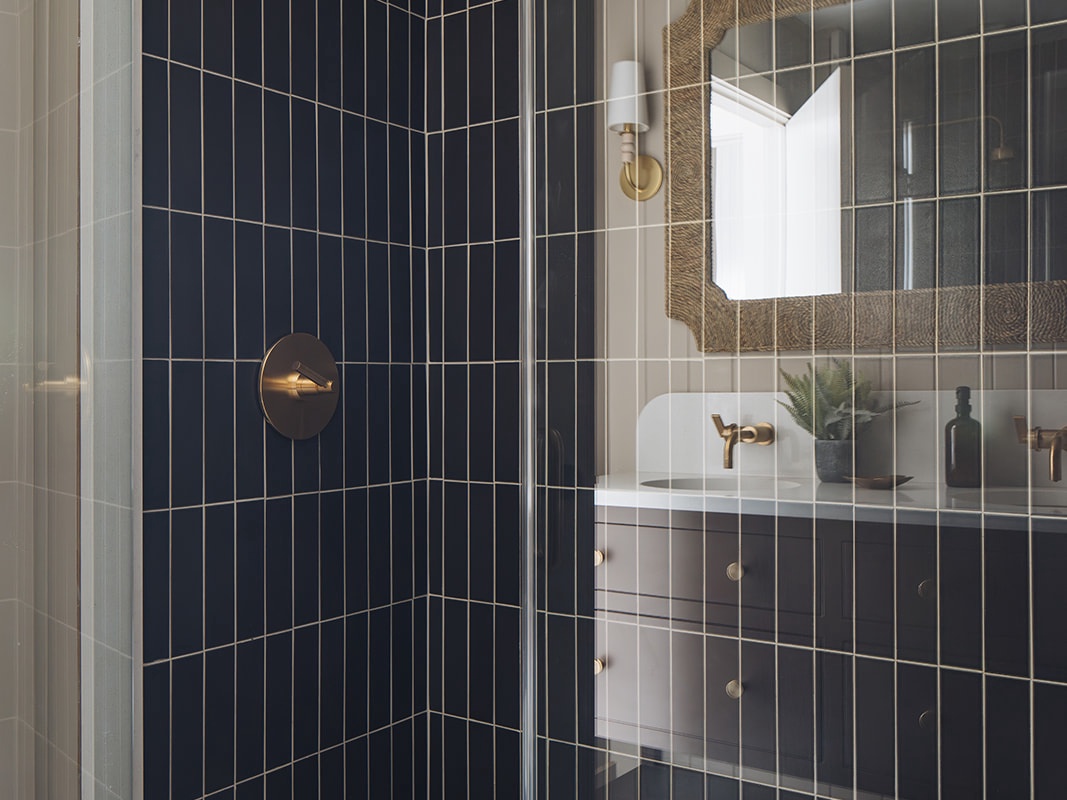 There's also a large tiled walk-in shower with a Rain Shower head. Coolio.