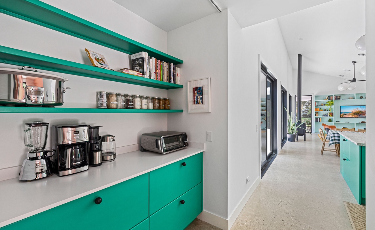 Our complimentary coffee & tea bar will definitely ¬perk up your day!