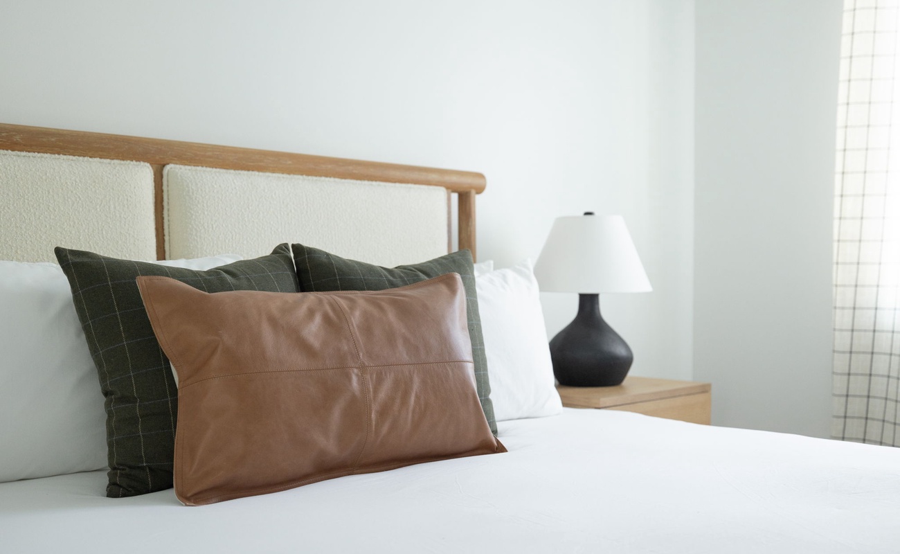 This pillow combo is giving, ‘I casually woke up like this,’ but we all know it’s pure design genius.