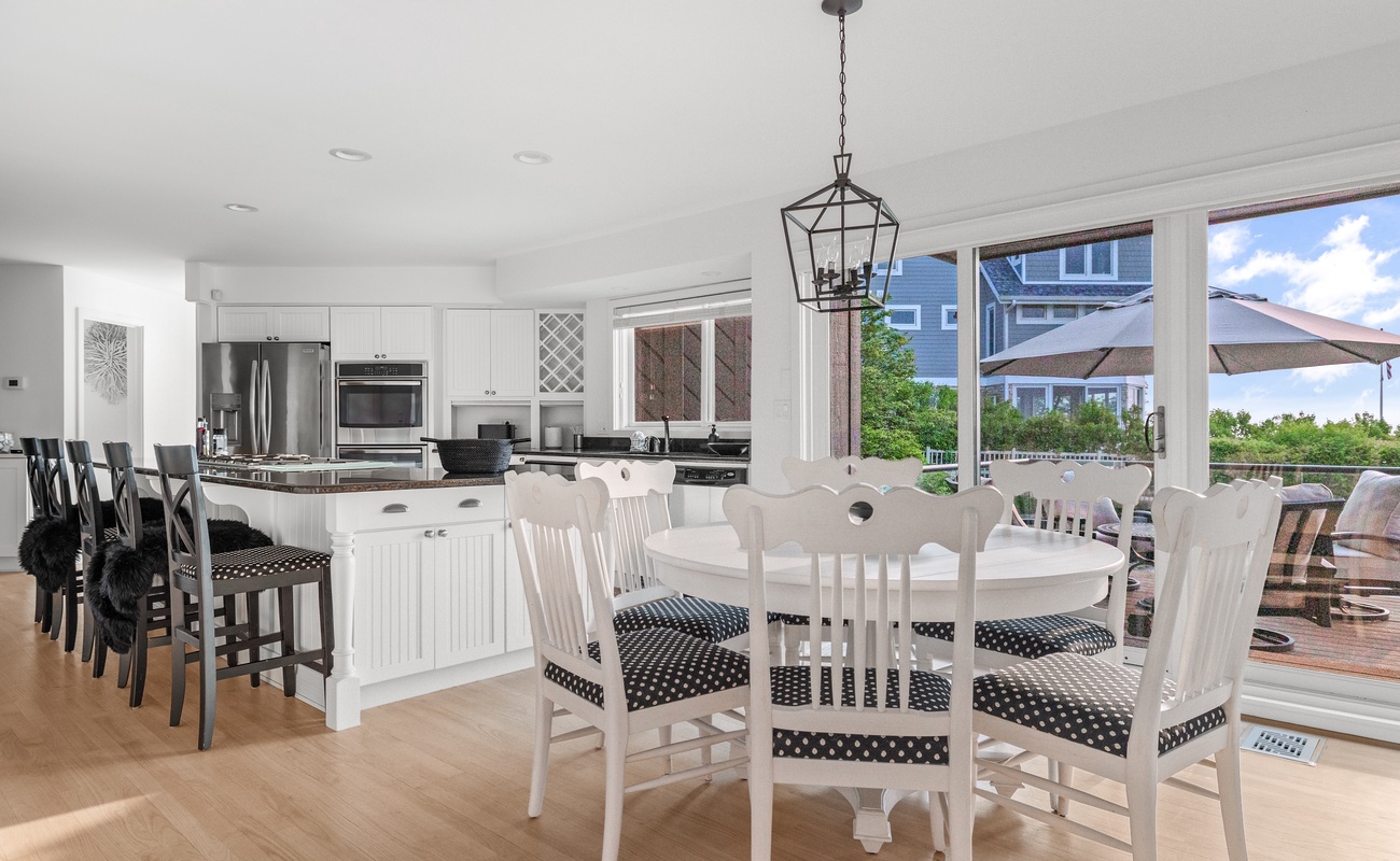 Choices are plenty at Sunset Manor, for where to chat over drinks, snacks or meals.