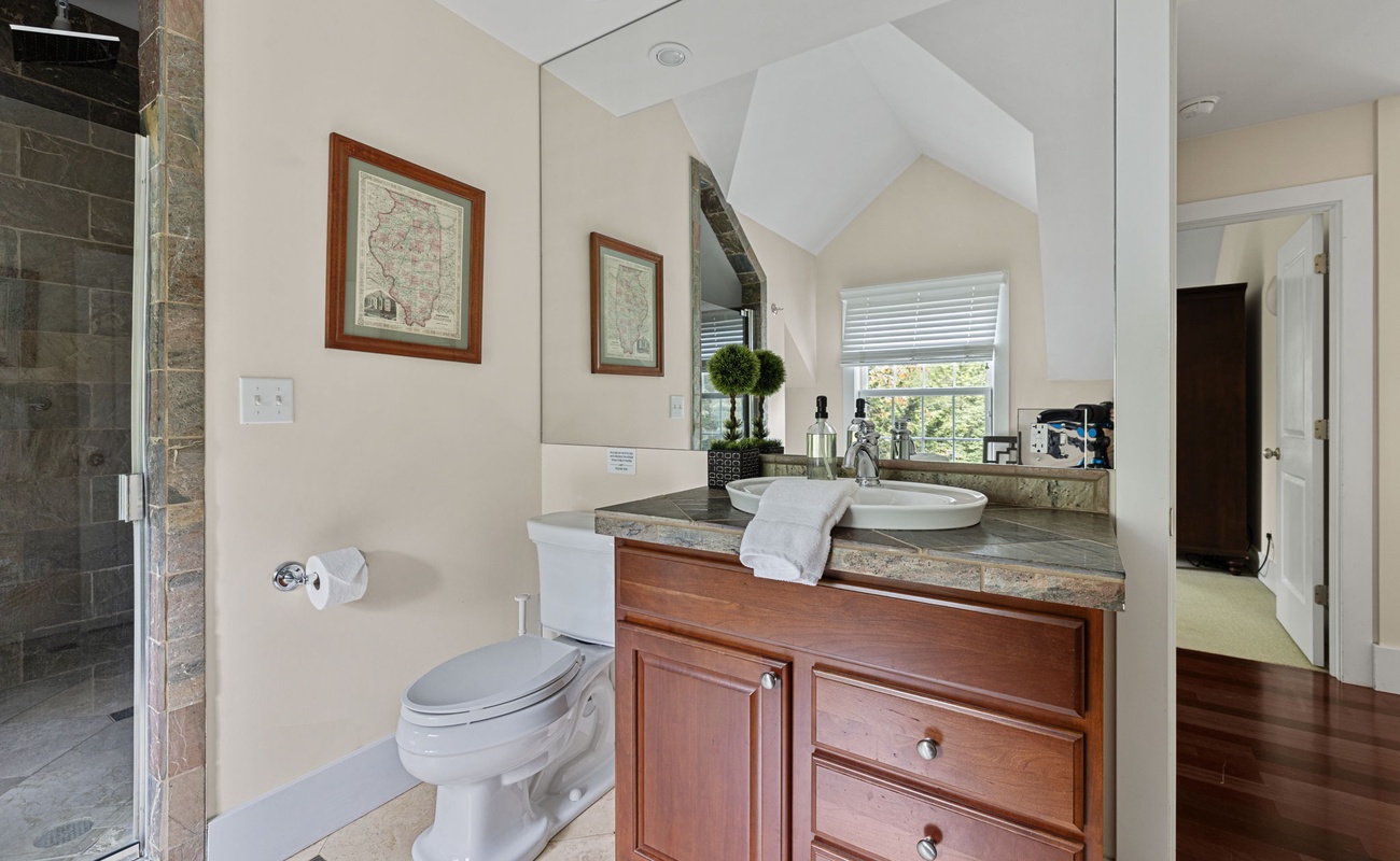 We love the eye-catching style here - it looks REALLY good, right? Yep.