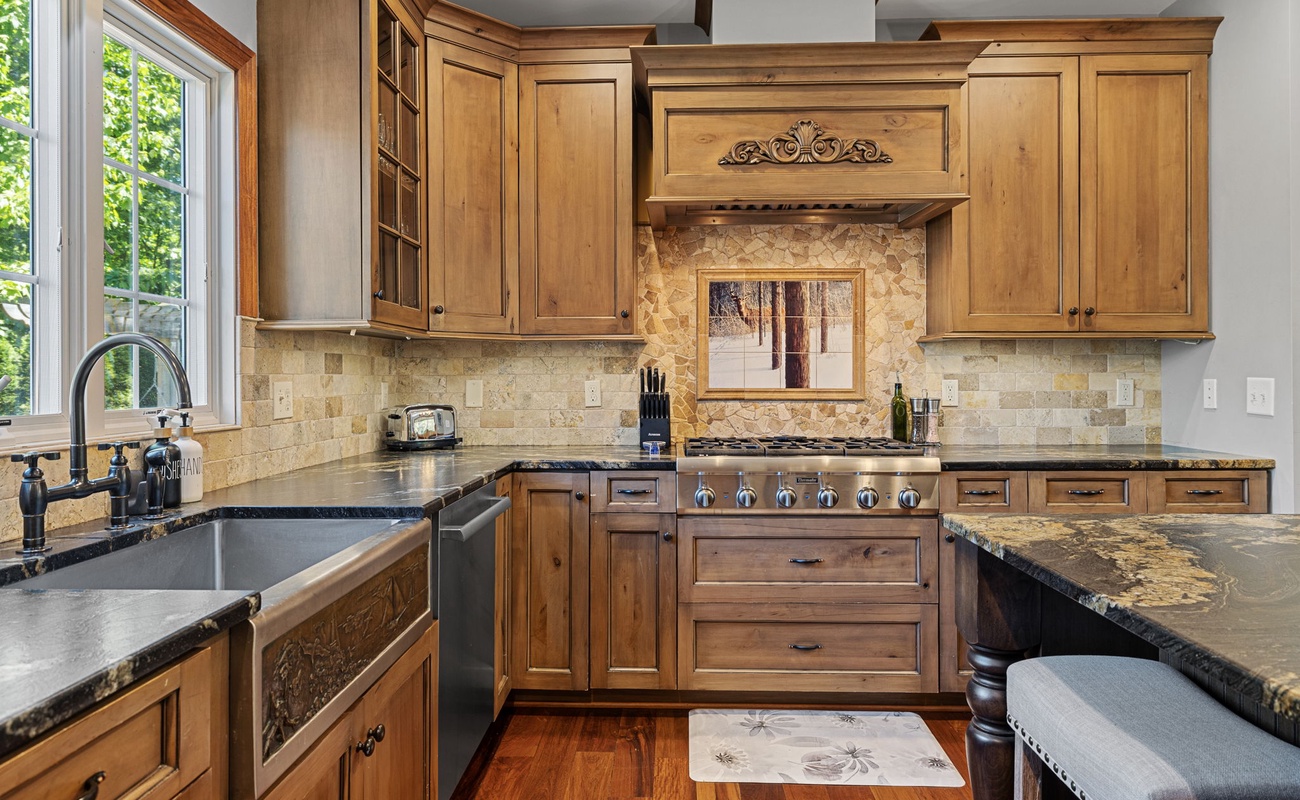 Chef’s love the kitchen that features high-end appliances and ample prep space.