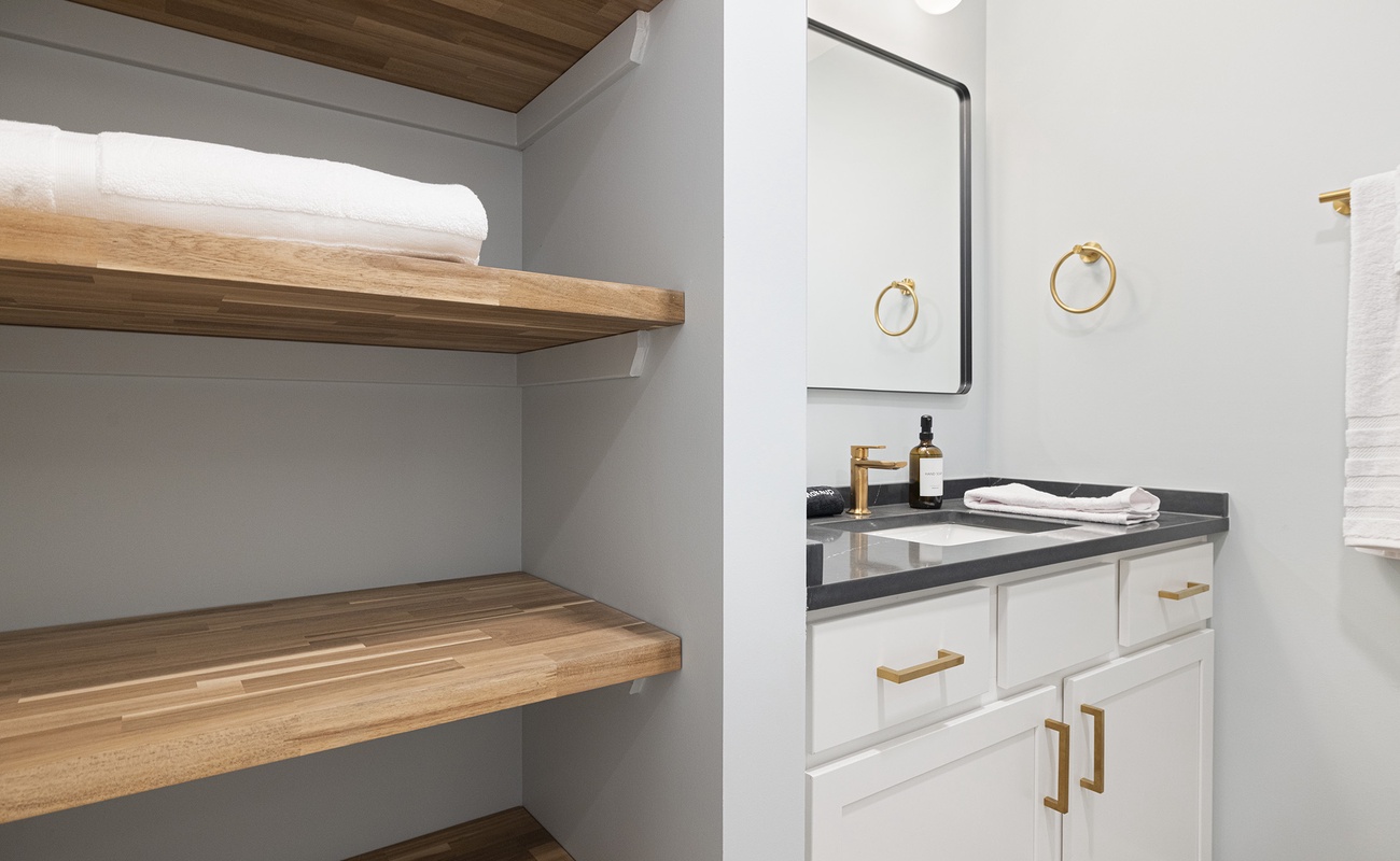 Store your essentials with ease in this bath nook.