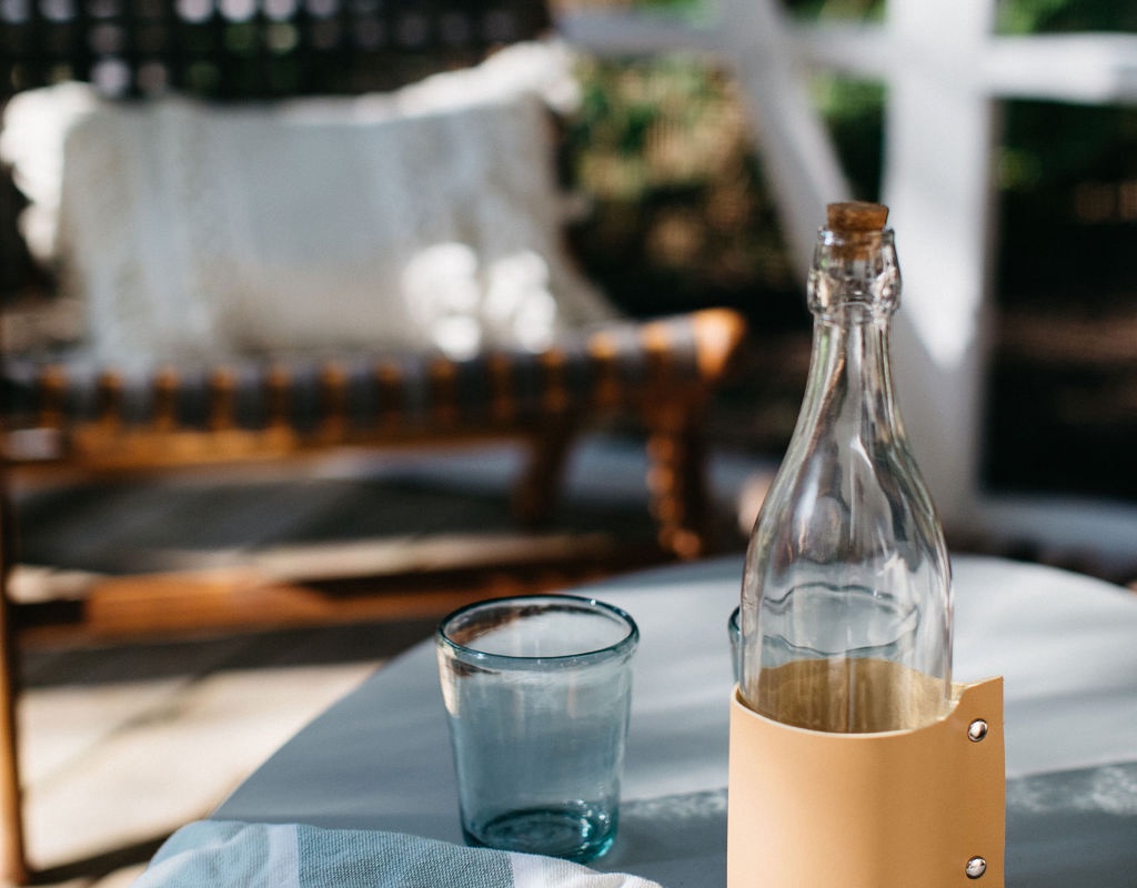 Alfresco delights: refreshing drinks under the open sky.