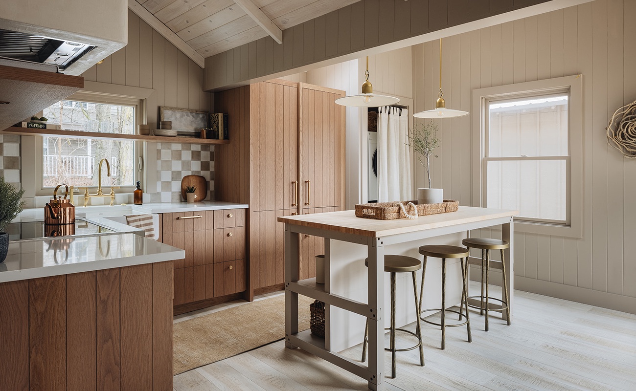 Grab a cup of coffee and gather with your Peeps at the island. Time to relax.