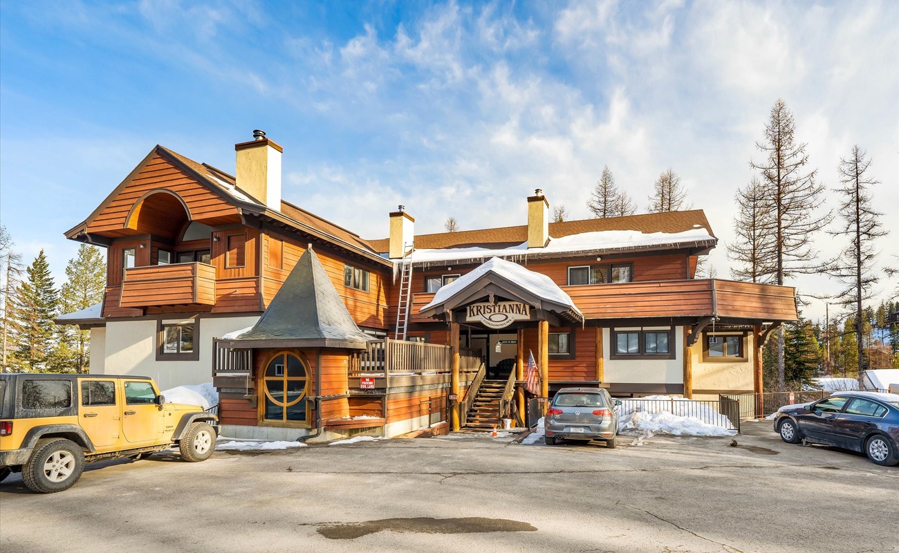 Cozy Ski-In Ski-Out Big Mountain Condo