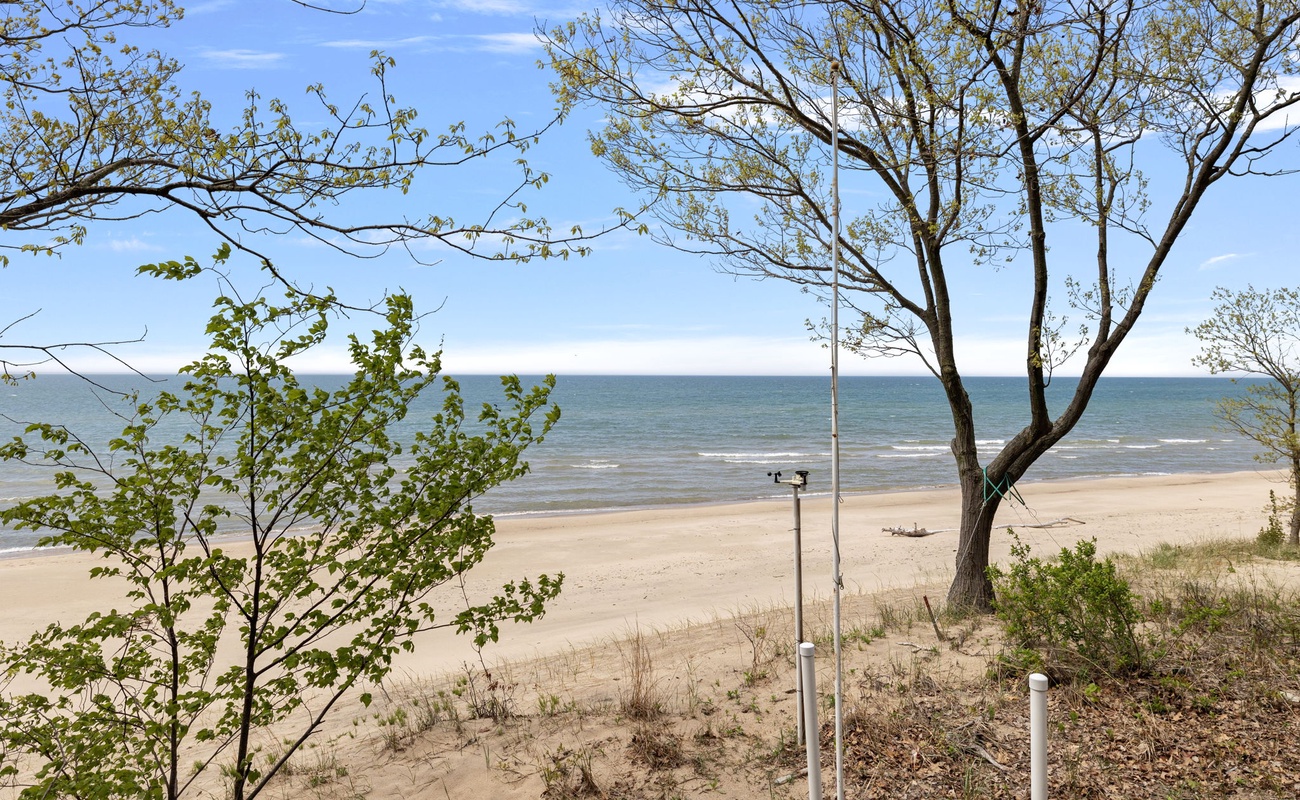 Treat yourself and your guests to an exquisite, crystal-sand beach. Yeah, c'mon.