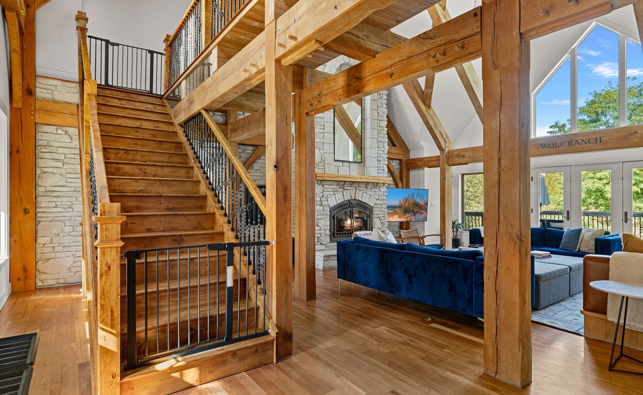 Raise your hand if this is the staircase you’d dramatically descend every day.