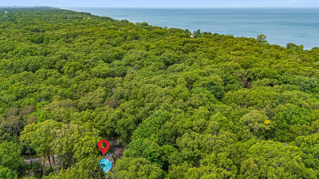 Luxe living under the trees, just a breeze from the beach.