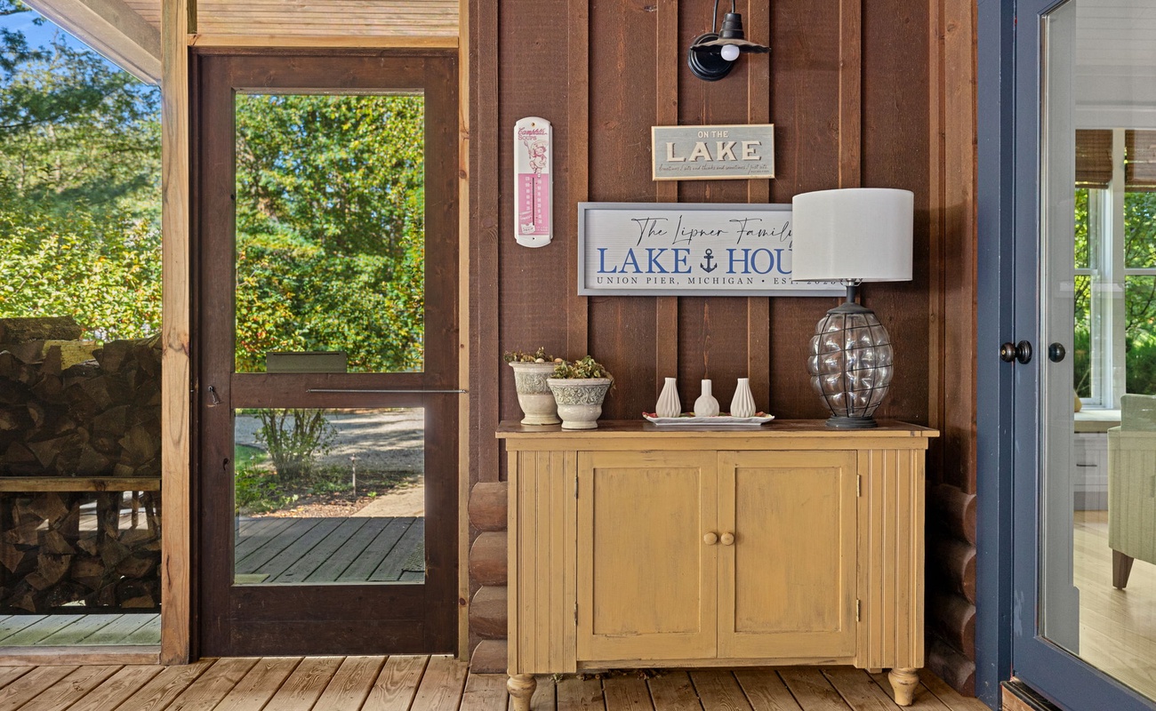 Relaxing lighting and charming decor.