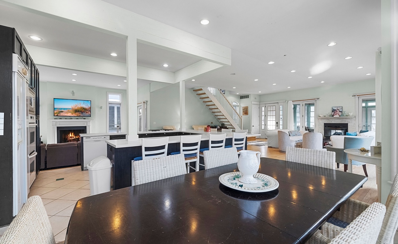 Enjoy shared meals with room to relax and host with ease.