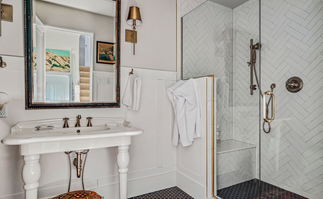 When your bathroom feels like a boutique hotel—hello, five-star vibes!
