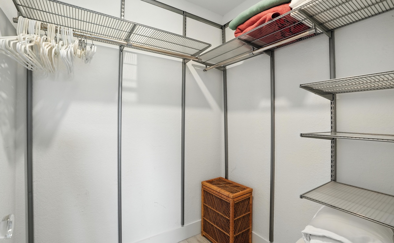 Spacious walk-in closet to unpack & organize in the primary bedroom.