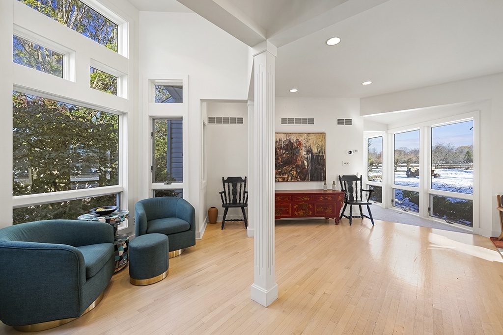Sunny nooks and pastoral views shape this airy Farmhouse corner.