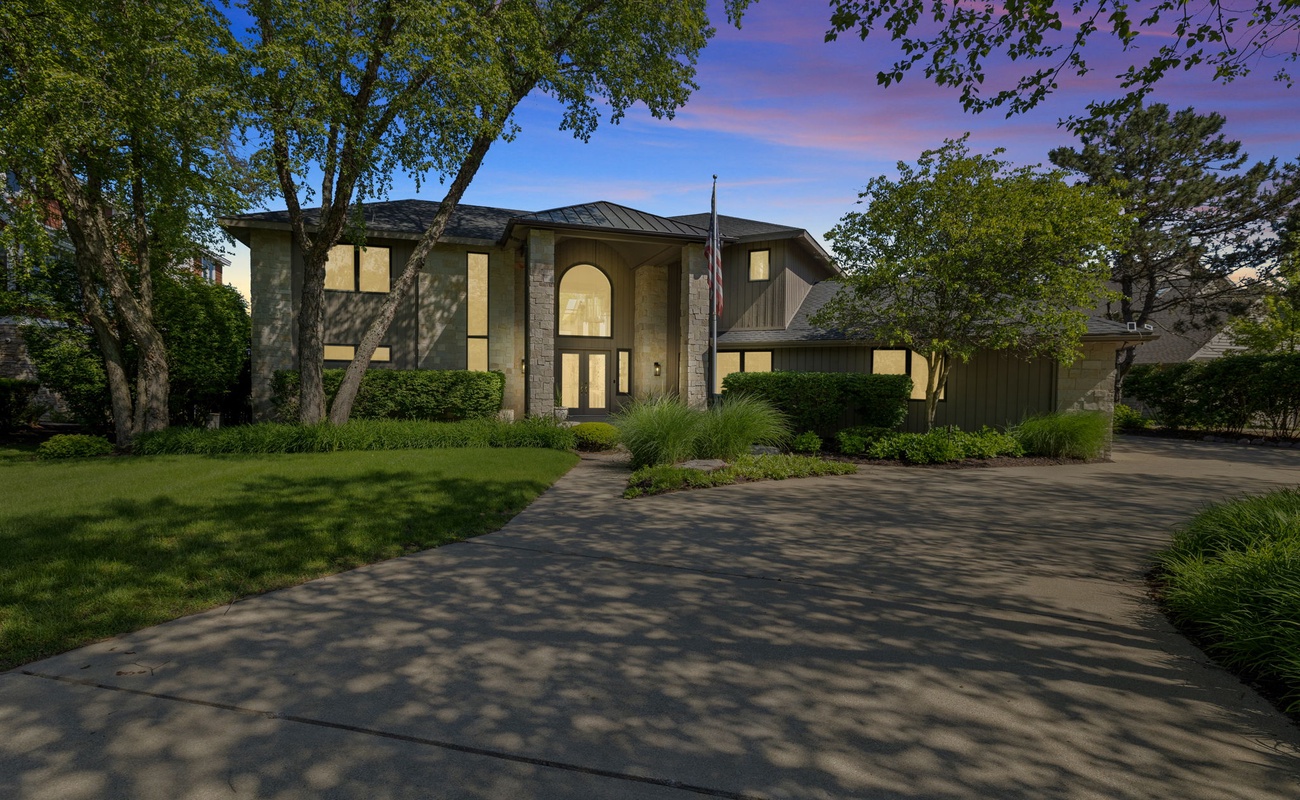 Evening setting on a fantastic vacation home. It's your turn. Ready. Set. Go.