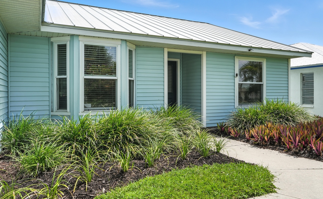 A warm Naples welcome framed by tropical flair.