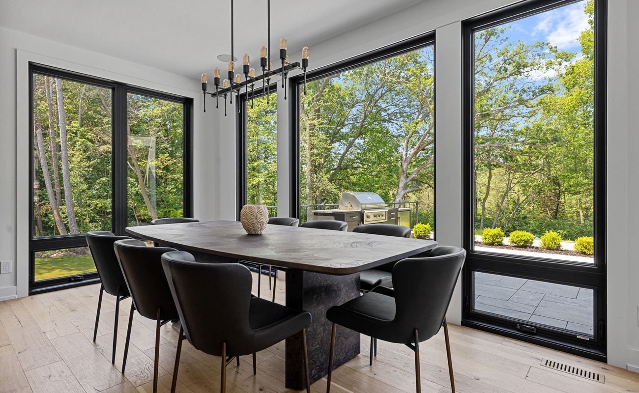 Dining in style with a view! This elegant dining room offers breathtaking vistas while you enjoy a delightful meal.