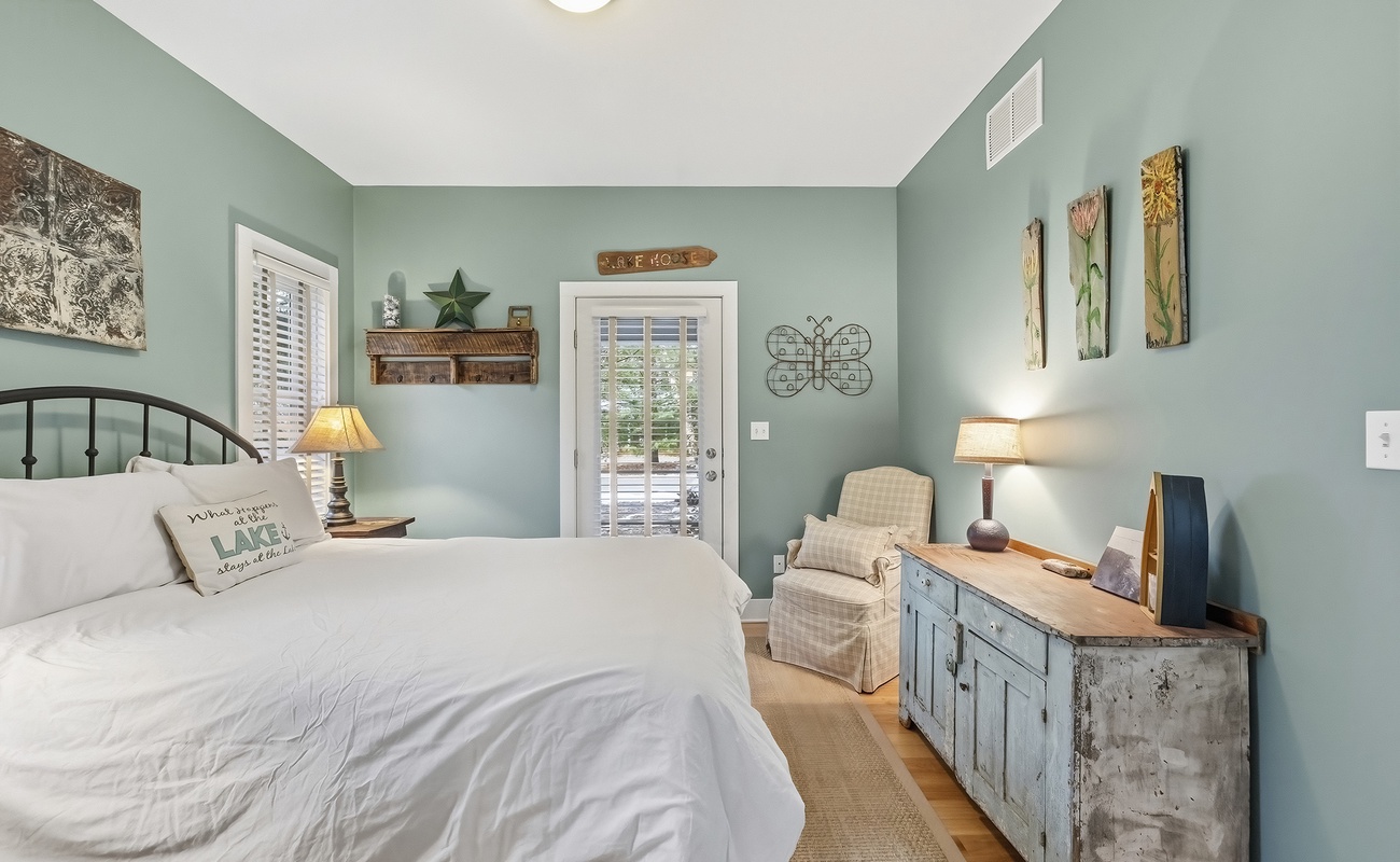 Bedroom 2 is on the main level | Queen size bed + access to the porch.