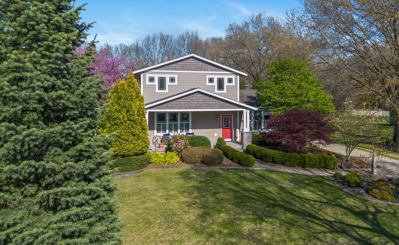 That red door says it all—welcome to Keppel Cove, next favorite getaway!