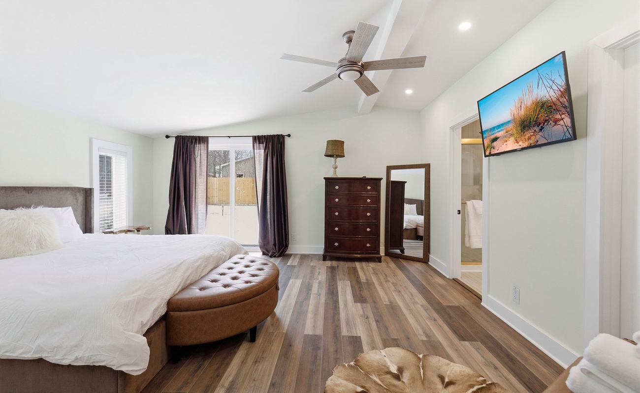 The signature suite has a California king bed.