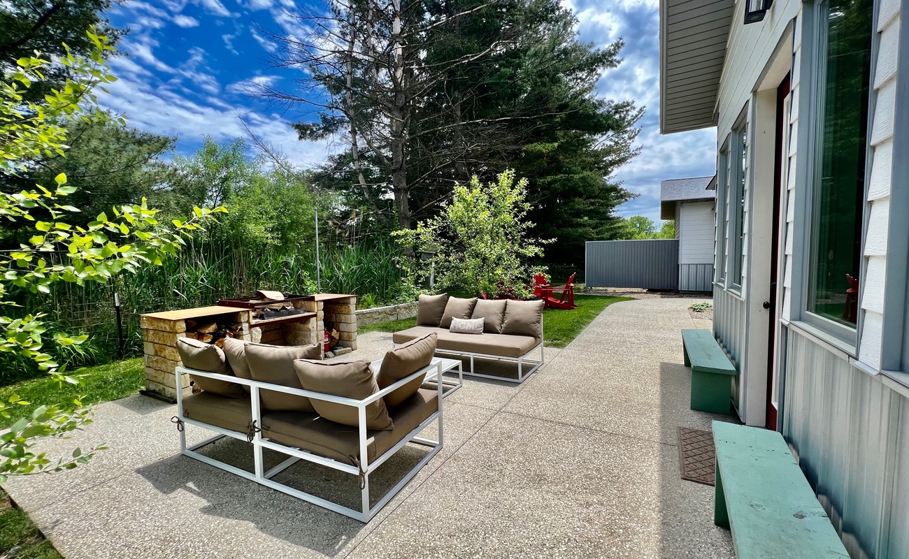 A lovely gathering spot for your group - 2 fireside seating areas!